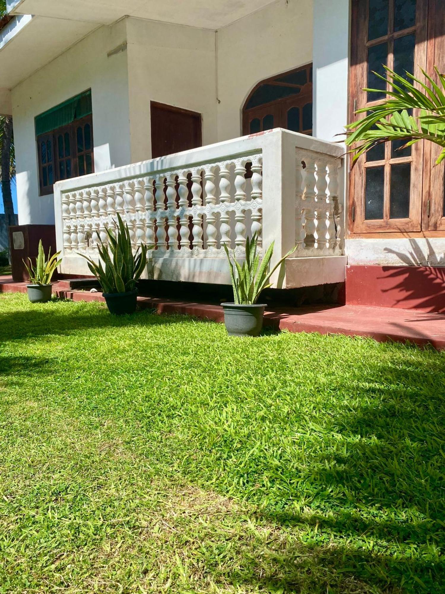 The Breeze Mirissa Bed & Breakfast Dış mekan fotoğraf