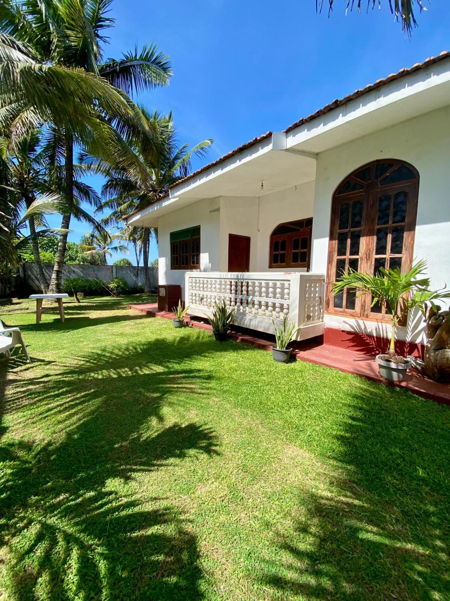 The Breeze Mirissa Bed & Breakfast Dış mekan fotoğraf